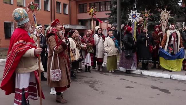 Ukraine folk band sings carols for soldiers at Kyiv hospital