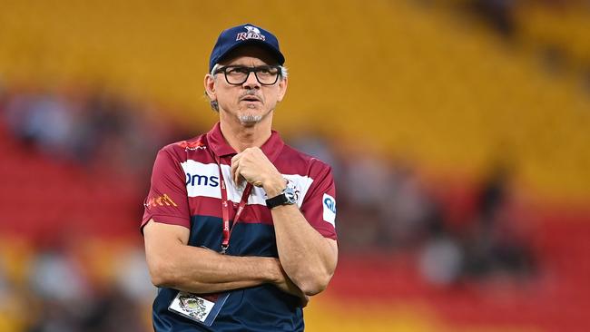 BRISBANE, AUSTRALIA - MARCH 09: Queensland Reds head coach Les Kiss looks on during the round three Super Rugby Pacific match between Queensland Reds and Chiefs at Suncorp Stadium, on March 09, 2024, in Brisbane, Australia. (Photo by Albert Perez/Getty Images)