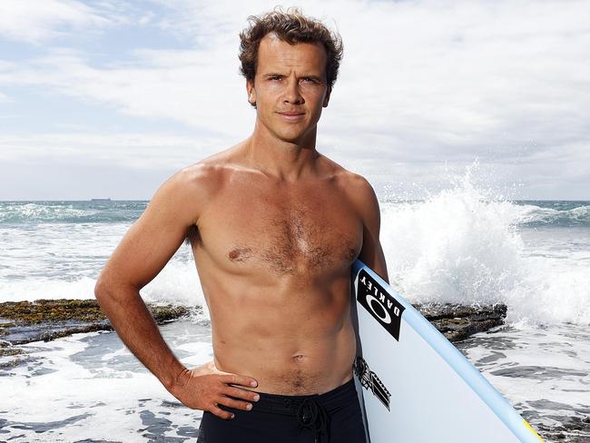 WEEKEND TELEGRAPHS SPECIAL. NOVEMBER 2, 2021.ÃPLEASE CONTACT WEEKEND PIC EDITOR JEFF DARMANIN BEFORE PUBLISHING.Pictured at Merewether Beach in Newcastle today is Professional Surfer Julian Wilson. Picture: Tim Hunter.