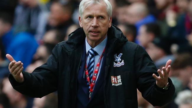 (FILES) This file photo taken on April 24, 2016 shows Crystal Palace's English manager Alan Pardew gesturing to the Palace fans during an FA Cup semi-final football match between Crystal Palace and Watford at Wembley Stadium in London on April 24, 2016. Alan Pardew has been sacked as Crystal Palace manager with the club just above the relegation places, the Premier League side's chairman Steve Parish said on on December 22, 2016. / AFP PHOTO / Ian Kington / NOT FOR MARKETING OR ADVERTISING USE / RESTRICTED TO EDITORIAL USE