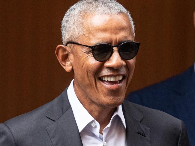 28th March 2023. The Daily Telegraph. News, CBD, Sydney, NSW, Australia.Former US President Barack Obama and his wife Michelle pictured leaving The Four Seasons Hotel (separately) in SydneyÃs CBD this morning. Obama waved to well-wishers.Pics by Julian Andrews