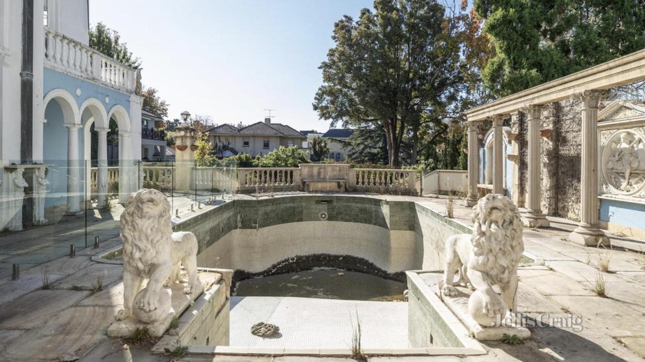 Now drained and crumbling, the lion-flanked pool stands as a symbol of the mansion’s faded glamour, awaiting a full-scale revival.