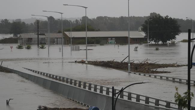 The Windsor Bridge on Monday morning. Picture: John Grainger