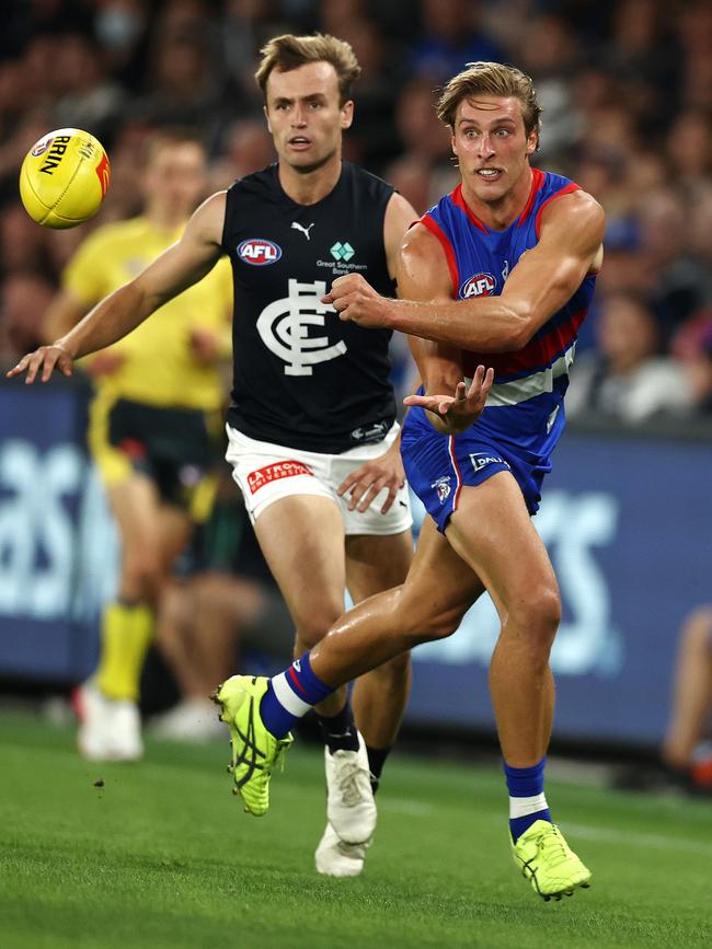 Roarke Smith playing for the Western Bulldogs in 2022. Photo by Michael Klein