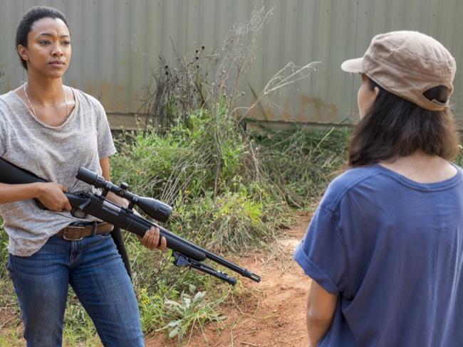 Christian Serratos as Rosita Espinosa, Sonequa Martin-Green as Sasha Williams - The Walking Dead _ Season 7, Episode 13 - Photo Credit: Gene Page/AMC