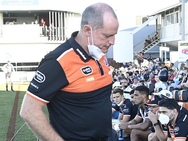 ROCKHAMPTON, AUSTRALIA - AUGUST 21:  Tigers coach Michael Maguire walks back to the bench during the round 23 NRL match between the Wests Tigers and the Cronulla Sharks at Browne Park, on August 21, 2021, in Rockhampton, Australia. (Photo by Ian Hitchcock/Getty Images)