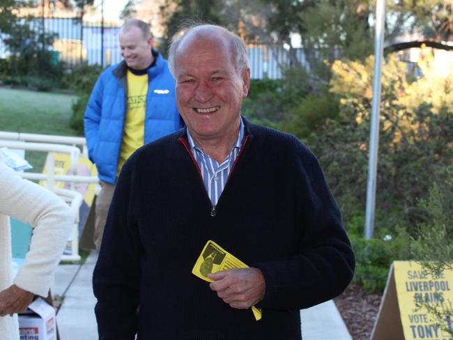 Tony Windsor is “showing himself to be a bitter old bastard”, a Nationals source said.