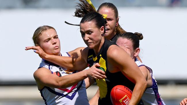 Eilish Sheerin tries to crash through. Picture: Morgan Hancock/Getty Images