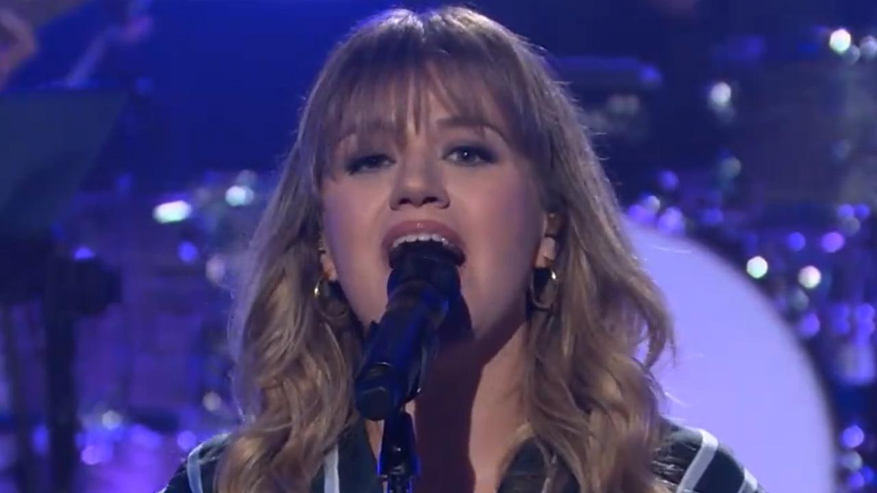 Kelly Clarkson covers Aussie pop classic ‘Chains’ | Daily Telegraph