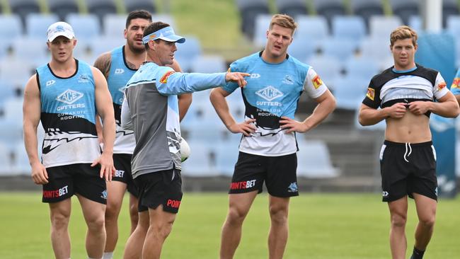 Sharks coach John Morris speaks with his players.