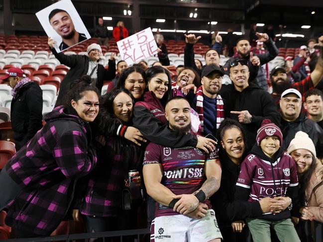 SYDNEY, AUSTRALIA – JULY 28: Alfred Smalley of the Sea Eagles poses with family and friends after the round 20 NRL match between the Manly Sea Eagles and the Sydney Roosters at 4 Pines Park on July 28, 2022, in Sydney, Australia. (Photo by Cameron Spencer/Getty Images)