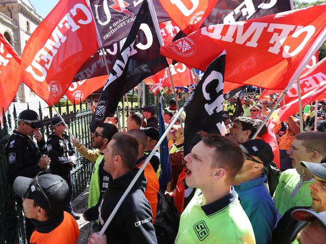 Employers fear a CFMEU-backed, hot-weather policy that allows workers to down tools will cause a “health and safety nightmare”. Picture: Annette Dew