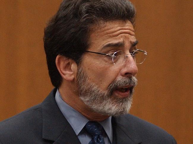 2005 : Lawyer David Rudolf in 2005 SBS TV documentary series "The Staircase".