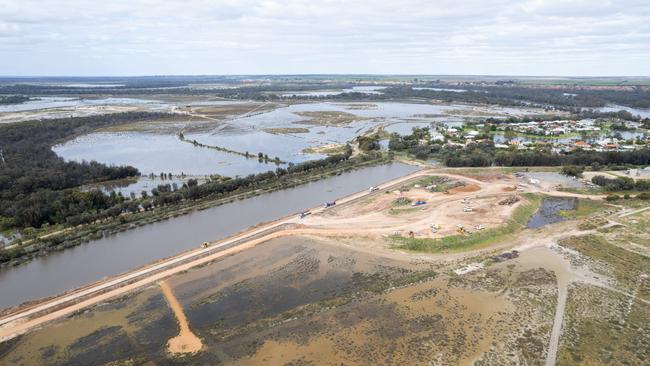 Renmark levy bank being reinforced, Nov 2022. Picture: Riverland Commercial Photography