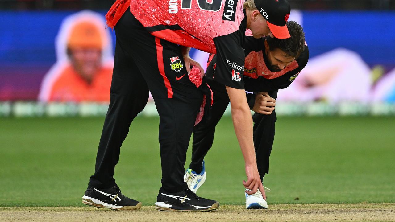 Renegades players inspect the dodgy pitch. (Photo by Quinn Rooney/Getty Images)