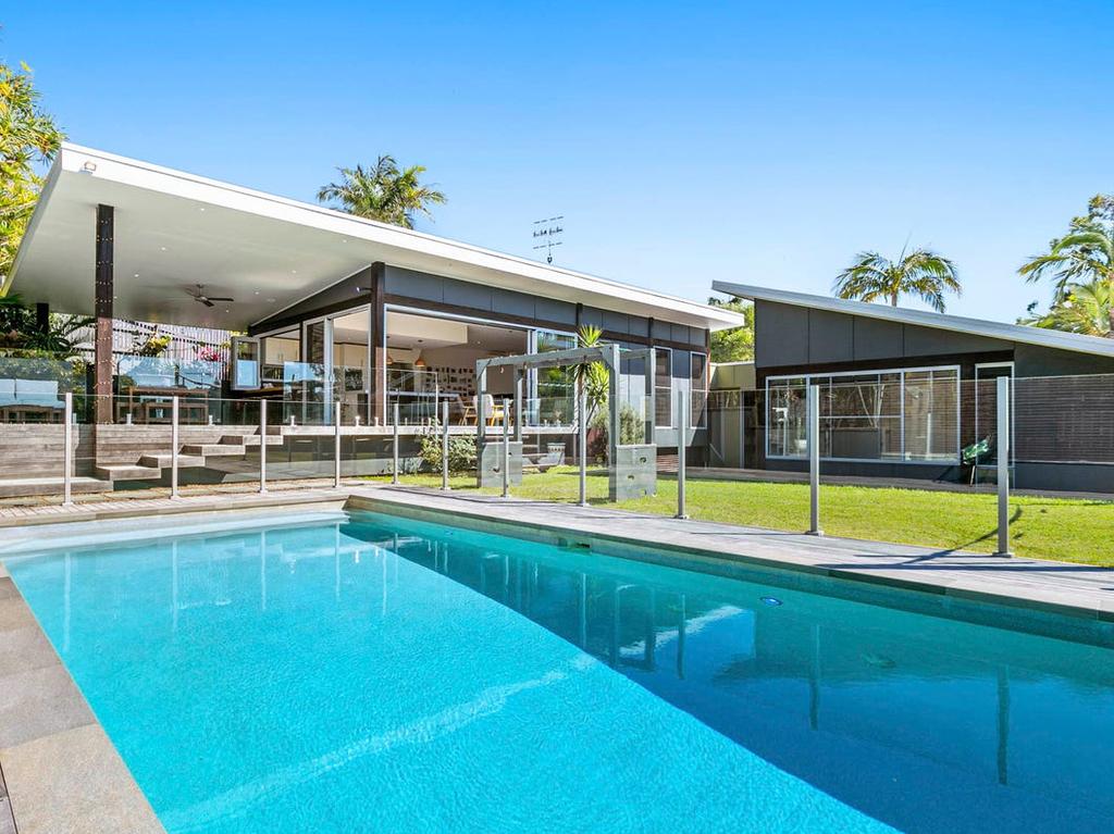 The Noosa Head house price median moved from $1.337 million in early 2021 to $1.65 million by November.