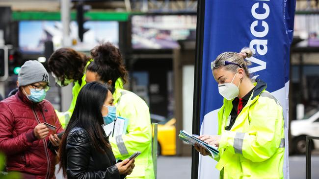 A general view of people lining up to get a Covid-19 vaccine hub. Picture: NCA Newswire /Gaye Gerard