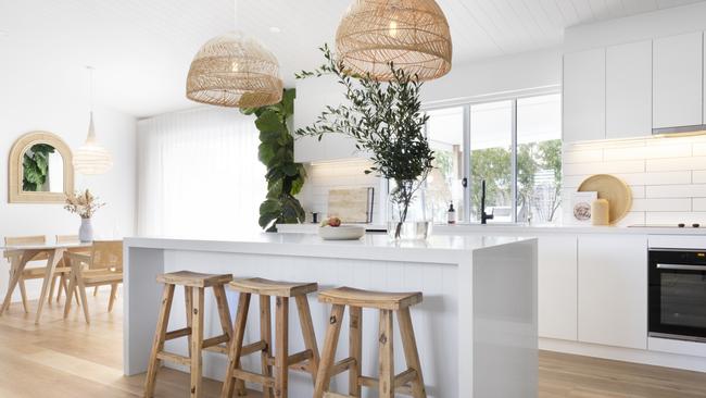 White and wooden touches with a splash of green sealed the beach bungalow look.