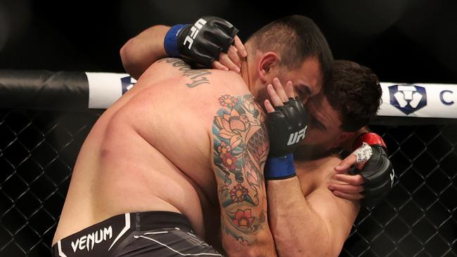 After some early grappling, Tuivasa took charge.