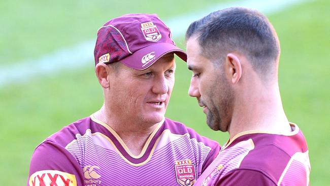 Cameron Smith talks tactics with Coach Kevin Walters during the Queensland Maroons State of Origin captain's run at Suncorp Stadium.