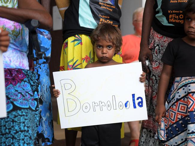 Kids from Borraloola gather to fight the mine's bond agreement with NTG. Picture: (A)manda Parkinson