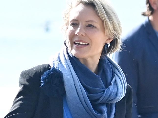 SYDNEY, AUSTRALIA - NewsWire Photos - May 7, 2022: Liberal Candidate for the seat of Warringah, Katherine Deves, hands out campaign leaflets at Manly Beach.Picture: NCA NewsWire/Jeremy Piper