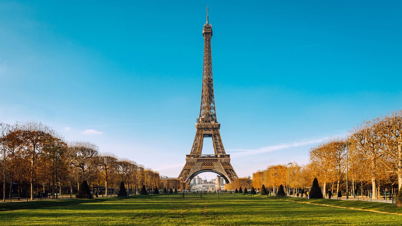 <h2><span>5. Enjoy the Eiffel Tower</span></h2><p><span>Most visitors pay to go up the Eiffel Tower, but when you think about it, the best thing about the world-famous monument, is the view of it &ndash; and you can enjoy that for nothing. Watch the unbelievably romantic evening light show from a picnic blanket in the Champ de Mars, right by the landmark.</span></p>