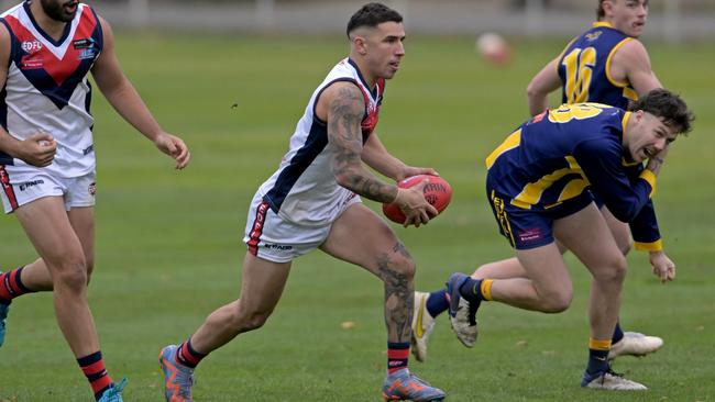 EDFL: Jake Galea on the run for St Albans. Picture: Andy Brownbill