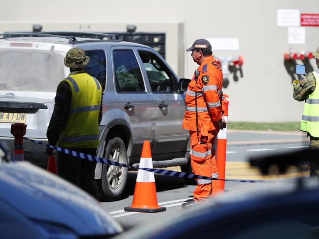 SES at the Queensland border. Picture: Nigel Hallett