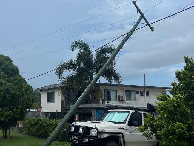 Power was cut to almost 600 Sarina residents for hours after a power pole fell, also wiping out traffic lights on the Bruce Highway.