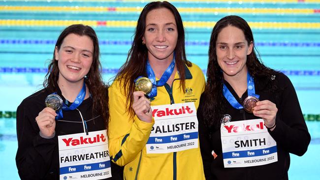 Gold medallist Lani Pallister of Australia (C), silver medallist Erika Fairweather of New Zealand (L) and bronze medallist Leah Smith of the US (R) after the women's 400m freestyle final at the FINA World Swimming Championships (25m) 2022 in Melbourne. (Photo by William WEST / AFP)