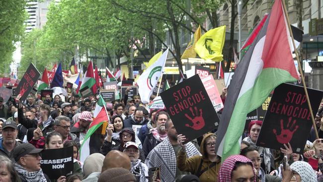 People in Sydney and Melbourne were calling for a ceasefire on Sunday. Picture: NewsWire / Valeriu Campan