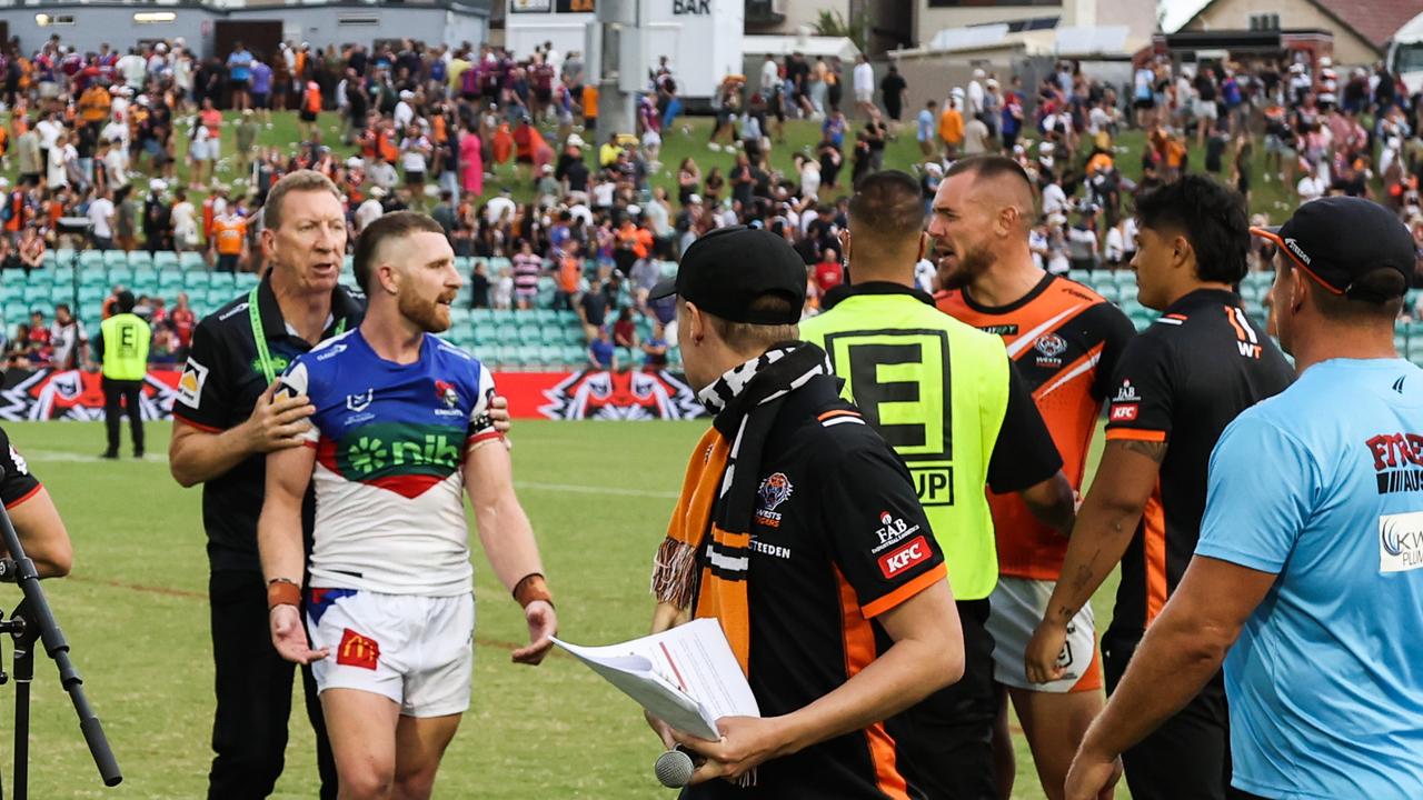 Jackson Hastings and David Klemmer exchanged words at Leichhardt Oval. NRL Imagery