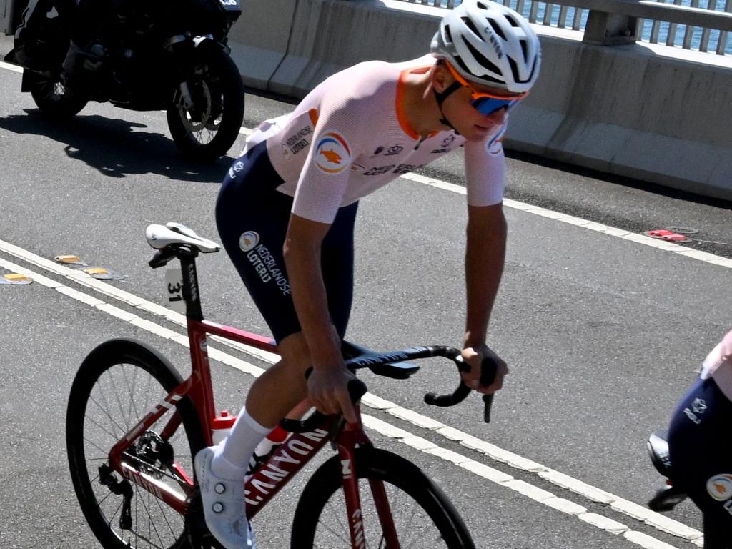 Mathieu van der Poel pulled out of the race after just 45 minutes. Picture: William West / AFP