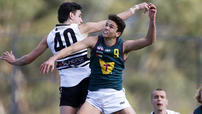 Liam McMahon battles Joseph Chaplin in the ruck. Picture: Matt Thompson