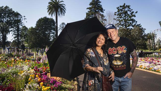 Tweed Heads visitors Maria and Dwayne Minney in Queens Park for Carnival of Flowers, Saturday, September 21, 2024. Picture: Kevin Farmer