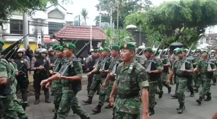 Military arrive at Kerobokan jail