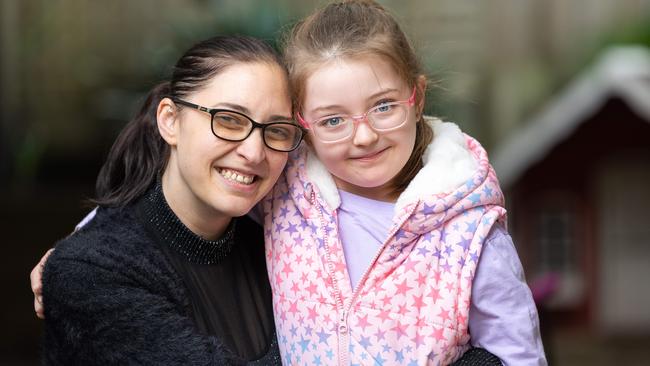 Robodebt victim Felicity de Somerville with daughter Ciarra. Picture: Jason Edwards