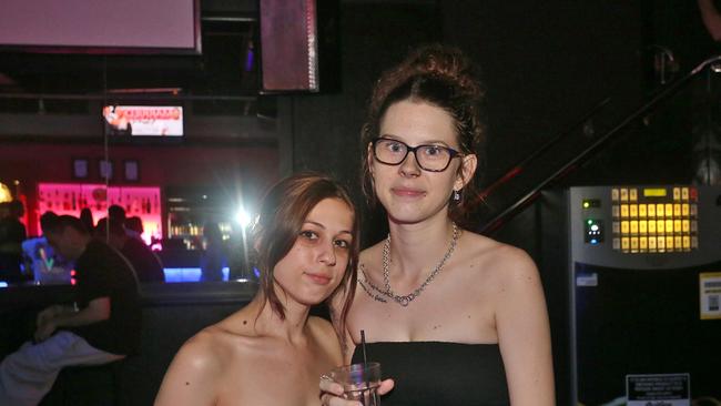 L-R Jaecie Hansen and Teniel Williams at Zodiac Nightclub.Photo Liam Fahey / Morning Bulletin