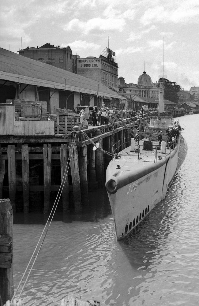 US submarine Capitaine berthed at Eagle Street in 1948.