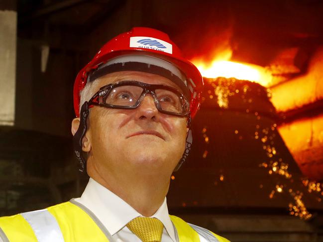 Australian Prime Minister Malcolm Turnbull during a visit to the BlueScope Steel Port Kembla, NSW, Monday, November 27, 2017. (AAP Image/Daniel Munoz) NO ARCHIVING