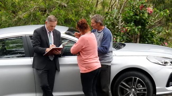 Kendall residents speak to a detective working on the search yesterday. Picture: Nathan Edwards