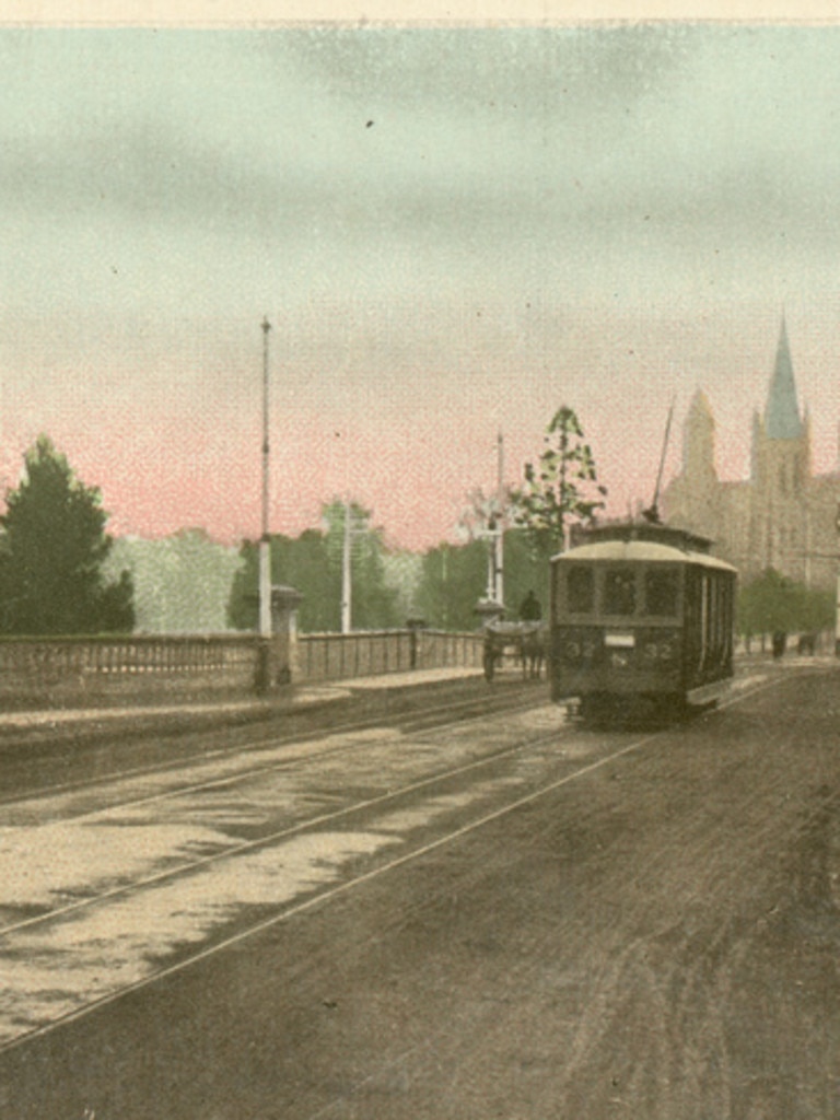 A tram crosses the King William Rd bridge over the Torrens, 1909.