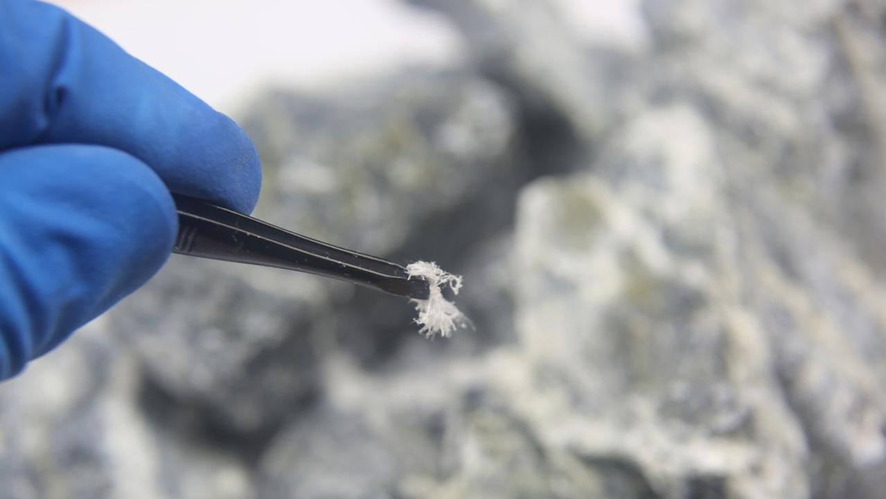 Asbestos fibres have a length of just over 5 micrometers and can get trapped in your lungs if inhaled. Picture: iStock.