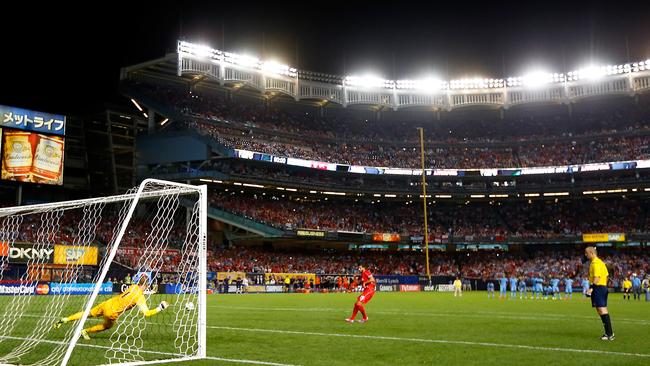 NEW YORK, NY - JULY 30: Joe Hart #1 of Manchester City makes a save during the penlty kick against Liverpool during the International Champions Cup 2014 at Yankee Stadium on July 30, 2014 in the Bronx borough of New York City. Mike Stobe/Getty Images/AFP == FOR NEWSPAPERS, INTERNET, TELCOS & TELEVISION USE ONLY ==