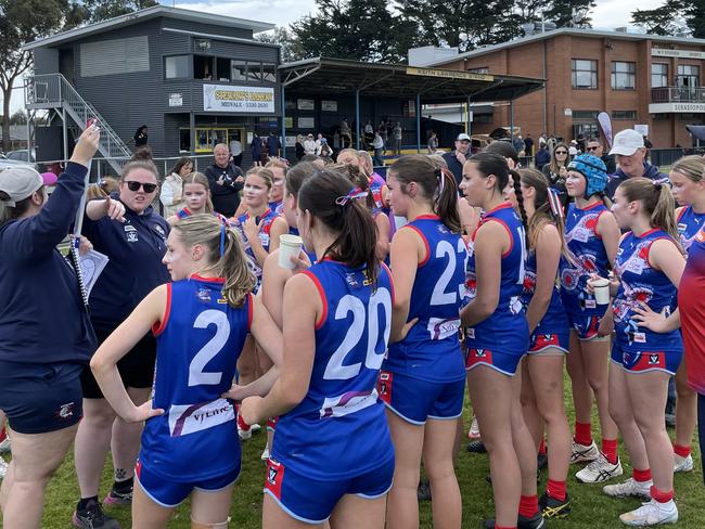 Gippsland Power get together ahead of the final quarter. Picture: Shane Jones.