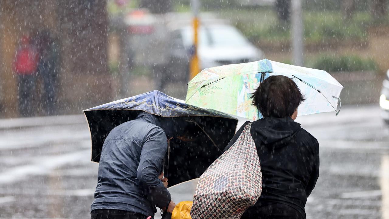 NSW, Victoria weather: Sydney storm hits, flood warnings from SES, BOM ...