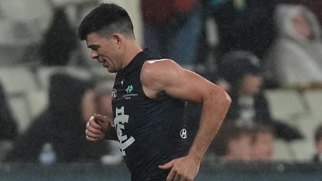 MELBOURNE, AUSTRALIA - JUNE 30: Matthew Kennedy of the Blues leaves the field with an injury during the round 16 AFL match between Richmond Tigers and Carlton Blues at Melbourne Cricket Ground, on June 30, 2024, in Melbourne, Australia. (Photo by Daniel Pockett/Getty Images)