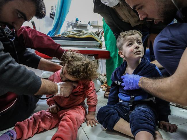 KHAN YUNIS, GAZA - DECEMBER 4: (EDITORS NOTE: Image contains graphic content.) Young children injured in Israeli airstrikes arrive at Nasser Medical Hospital on December 04, 2023 in Khan Yunis, Gaza. Israel has stepped up military operations in Gaza after a sustained truce between Hamas and Israel did not hold further than a week despite diplomatic talks and captives released. (Photo by Ahmad Hasaballah/Getty Images)