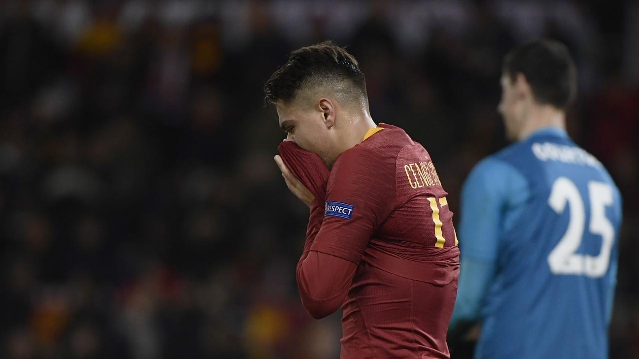 Roma’s Cengiz Under has missed an open goal for Roma.